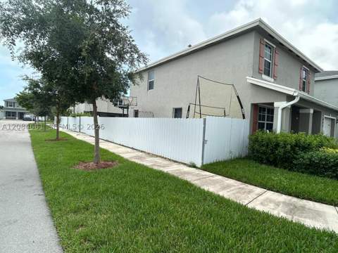 631 NE 4th Ter, Florida City FL - photo 8 of 108
