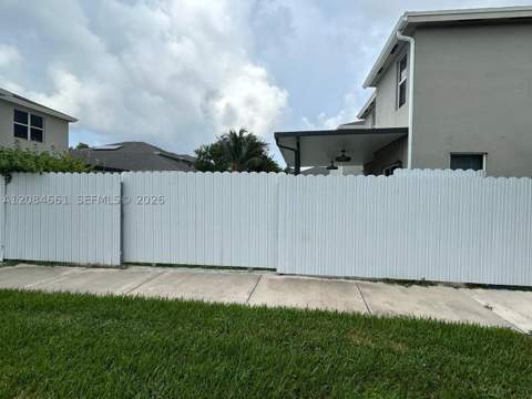 631 NE 4th Ter, Florida City FL - photo 9 of 108