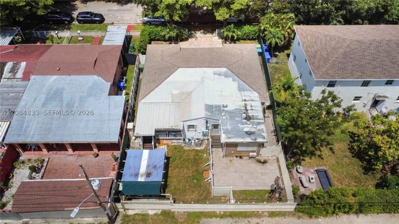5 bedroom SingleFamilyResidence at 2532 SW 27th St, Silver Bluff Est Sec C, Miami — photo 2