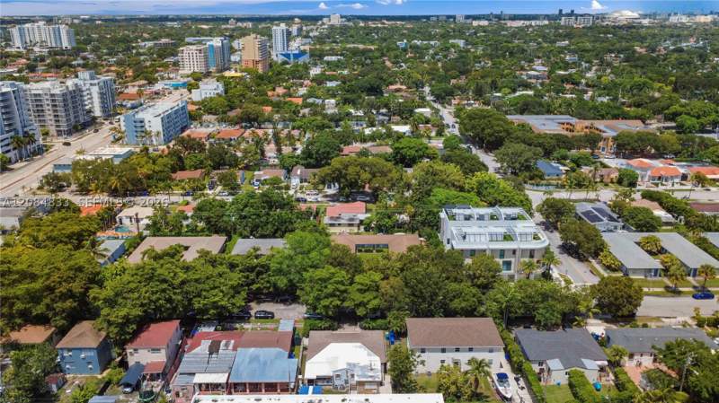 5 bedroom SingleFamilyResidence at 2532 SW 27th St, Silver Bluff Est Sec C, Miami — photo 3