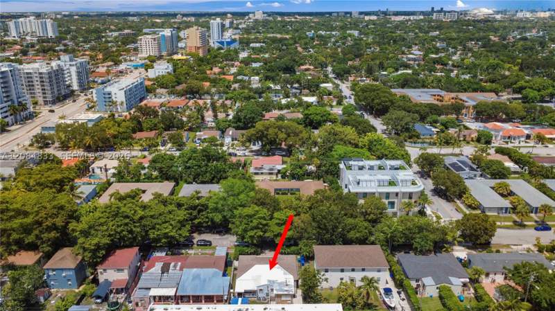 5 bedroom SingleFamilyResidence at 2532 SW 27th St, Silver Bluff Est Sec C, Miami — photo 4
