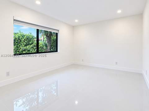 930 NE 163rd St, North Miami Beach FL - photo 10 of 24