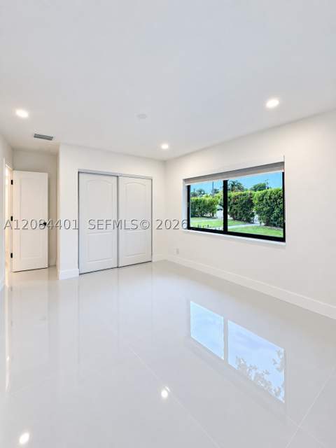 930 NE 163rd St, North Miami Beach FL - photo 11 of 24
