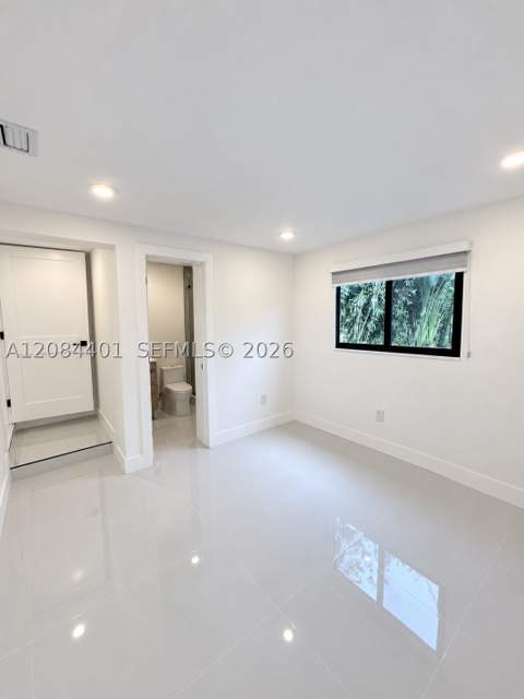 930 NE 163rd St, North Miami Beach FL - photo 16 of 24