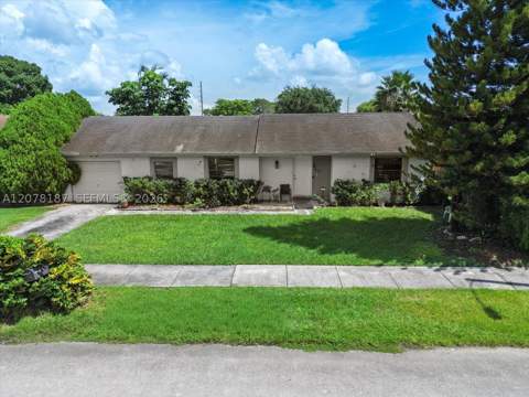 939 S Bluebird Ln, Homestead FL - photo 12 of 44