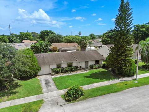 939 S Bluebird Ln, Homestead FL - photo 15 of 44