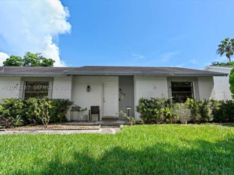 939 S Bluebird Ln, Homestead FL - photo 16 of 44