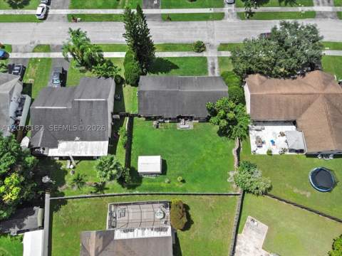 939 S Bluebird Ln, Homestead FL - photo 18 of 44
