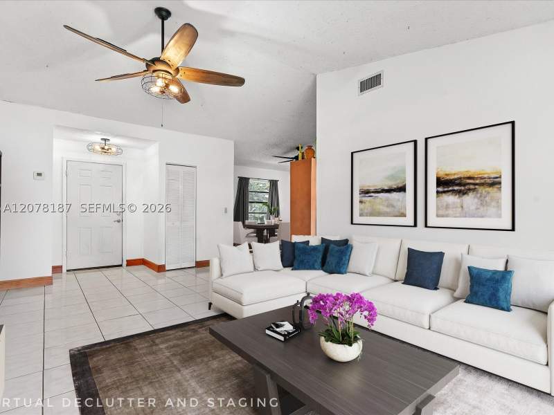 3 bedroom SingleFamilyResidence at 939 S Bluebird Ln, Homestead Lakes Farmlife, Homestead — photo 2