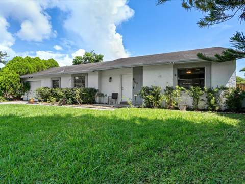 939 S Bluebird Ln, Homestead FL - photo 22 of 44
