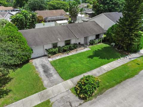 939 S Bluebird Ln, Homestead FL - photo 8 of 44