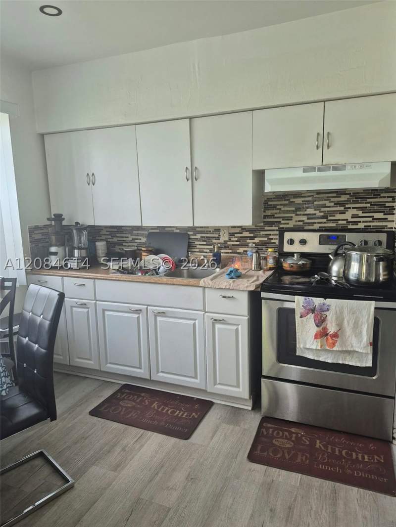 3 bedroom SingleFamilyResidence at 3810 NW 195th St, Carol City 2nd Addn, Miami Gardens — photo 3