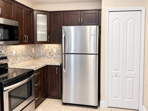 8906 W Flagler St 222, Miami FL - photo 13 of 39