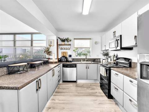 2780 NE 183rd St 302, Aventura FL - photo 11 of 36