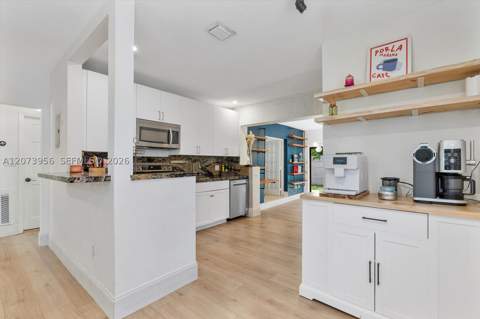 1000 NW 10th Ct, Miami FL - photo 6 of 27