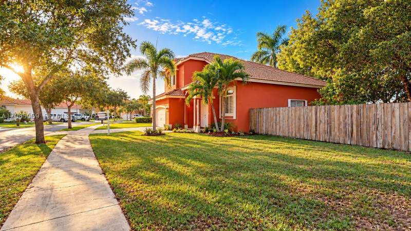 4 bedroom SingleFamilyResidence at 1430 SE 22nd Ln, Keys Landing, Homestead — photo 3