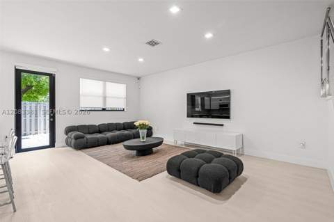 7923 NW 104th Ct, Doral FL - photo 8 of 38