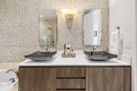 1607 Ponce De Leon Blvd 9B, Coral Gables FL - photo 16 of 44
