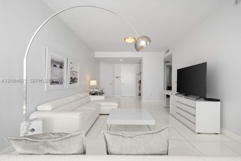 2 bedroom Condominium at 18201 Collins Ave 4709, Trump Royale Condo, Sunny Isles Beach — photo 5