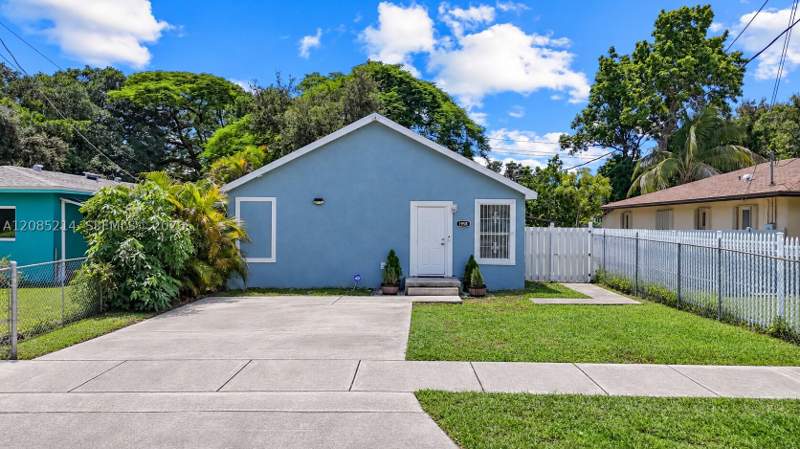 3 bedroom SingleFamilyResidence at 1958 NW 59th St, Ridgeway, Miami — photo 2