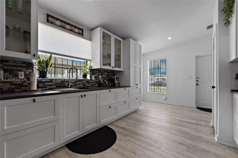 3 bedroom SingleFamilyResidence at 1958 NW 59th St, Ridgeway, Miami — photo 5