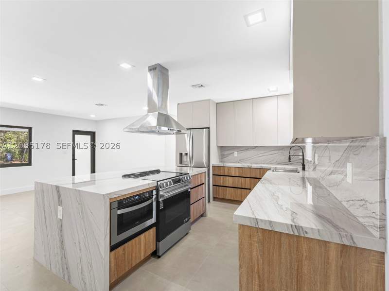 5 bedroom SingleFamilyResidence at 610 NE 164th Ter, Pleasant Village, Miami — photo 3