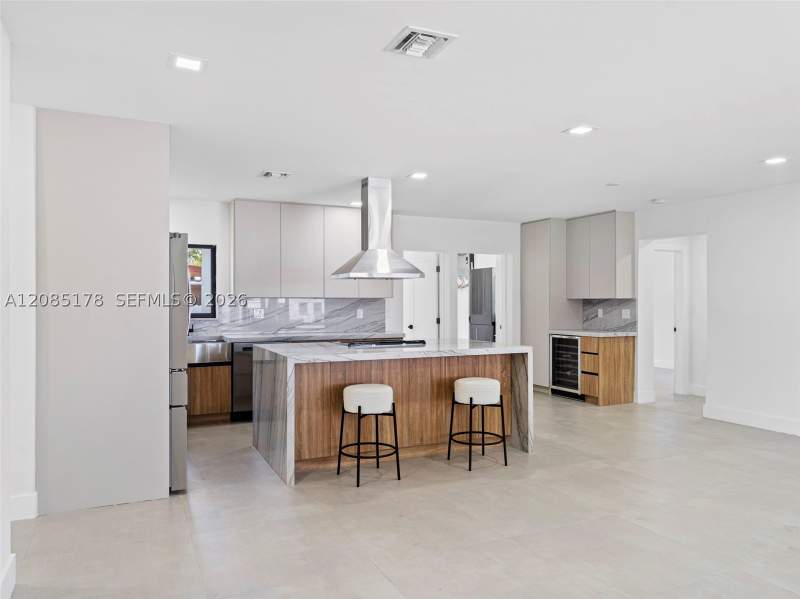 5 bedroom SingleFamilyResidence at 610 NE 164th Ter, Pleasant Village, Miami — photo 4