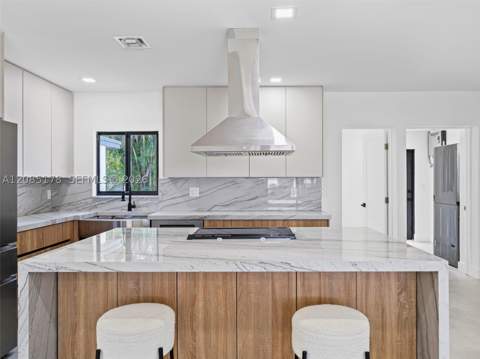 610 NE 164th Ter, Miami FL - photo 8 of 63