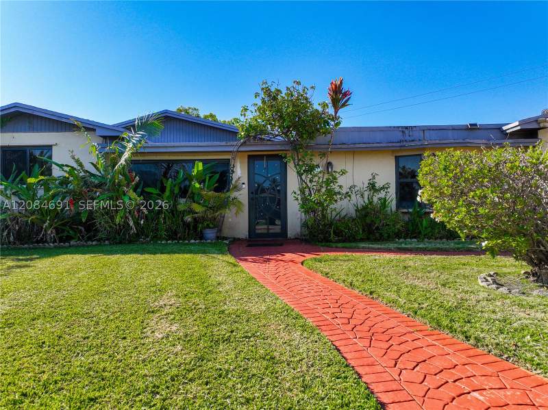 6 bedroom SingleFamilyResidence at 10900 SW 177th Ter, Green Hills Sec 3, Miami — photo 5