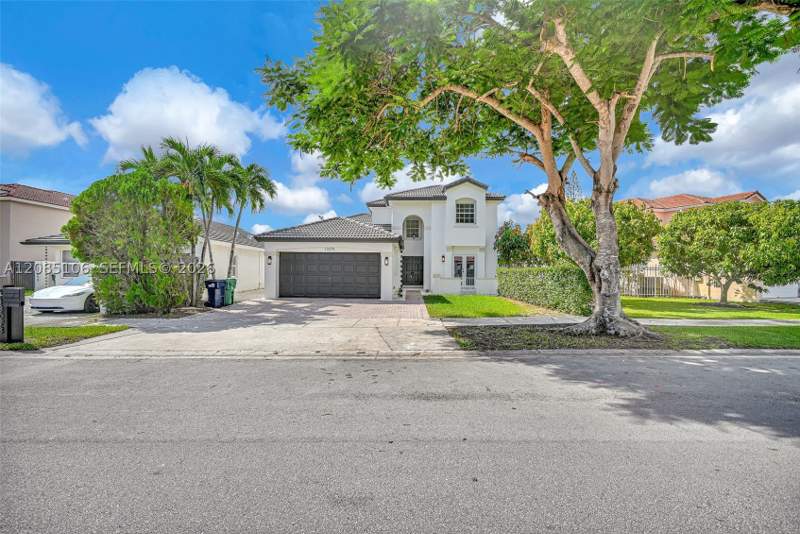 4 bedroom SingleFamilyResidence at 13078 NW 10th St, Shoma Homes At Tamiami II, Miami — photo 2