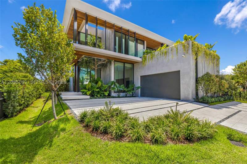 6 bedroom SingleFamilyResidence at 4940 Cherokee Ave, Lake View Heights Sub, Miami Beach — photo 2