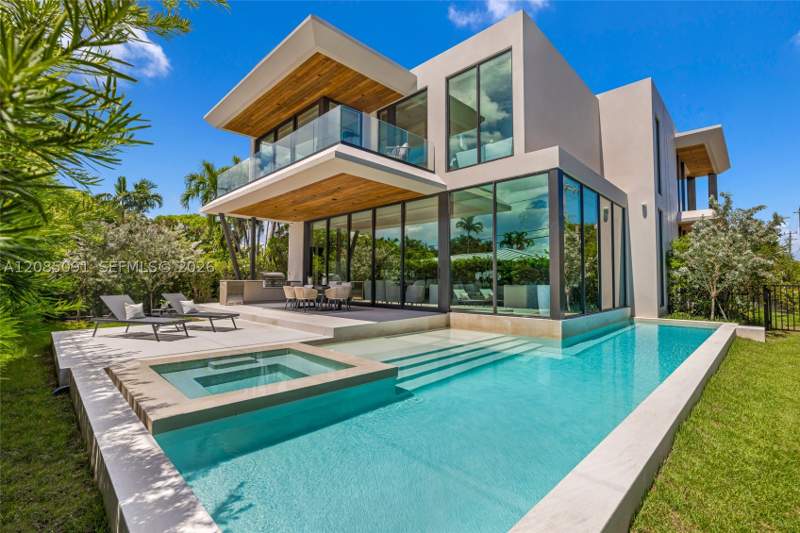 6 bedroom SingleFamilyResidence at 4940 Cherokee Ave, Lake View Heights Sub, Miami Beach — photo 3