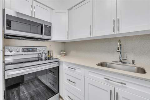 7441 Wayne 15I, Miami Beach FL - photo 14 of 47