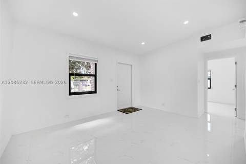 16410 NW 22nd Ct, Miami Gardens FL - photo 8 of 34