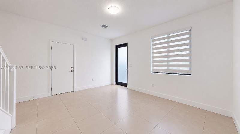 4 bedroom SingleFamilyResidence at 15811 SW 136th Ter, Century Gardens South, Miami — photo 4