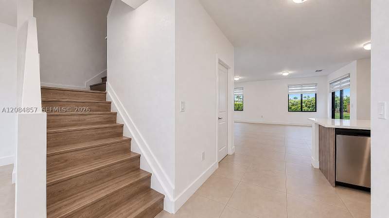 4 bedroom SingleFamilyResidence at 15811 SW 136th Ter, Century Gardens South, Miami — photo 5