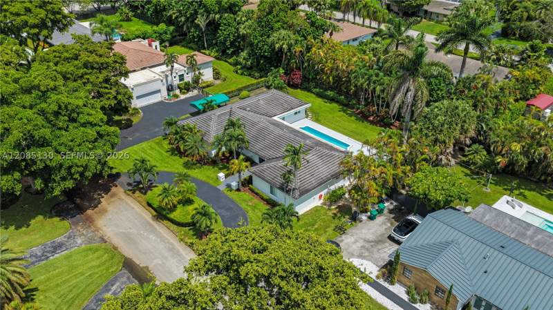 4 bedroom SingleFamilyResidence at 15305 SW 78th Ct, Eastgrove Estates Sec Fou, Palmetto Bay — photo 2