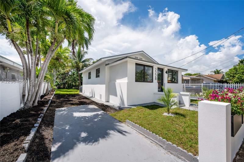 3 bedroom SingleFamilyResidence at 2228 SW 2nd St, Revision Of Kenilworth, Miami — photo 3