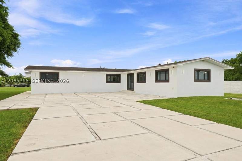 3 bedroom SingleFamilyResidence at 100 NW 120th Ave, Sweetwater Ests Sub, Miami — photo 3