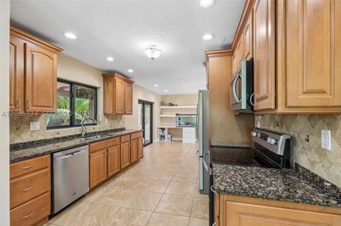 10451 SW 125th Ave, Miami FL - photo 7 of 45