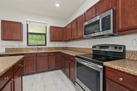 633 SE 35th Ter, Homestead FL - photo 16 of 45
