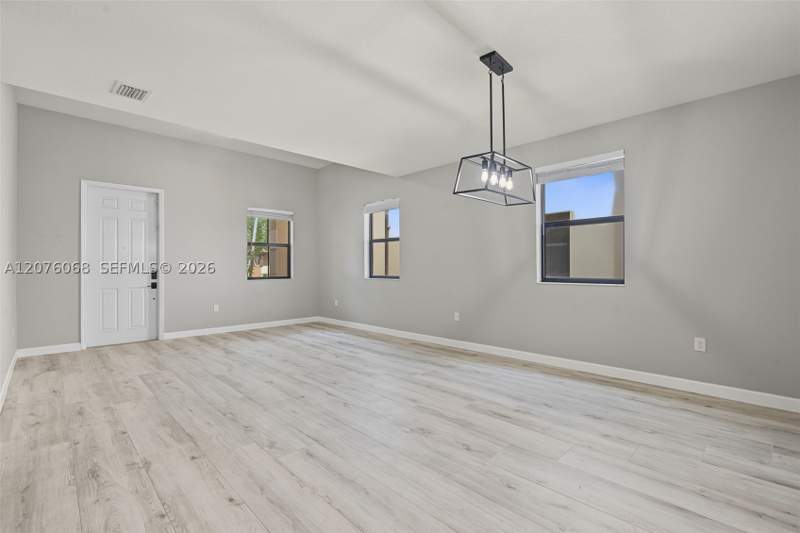 5 bedroom SingleFamilyResidence at 633 SE 35th Ter, Baywinds At Cozumel, Homestead — photo 5