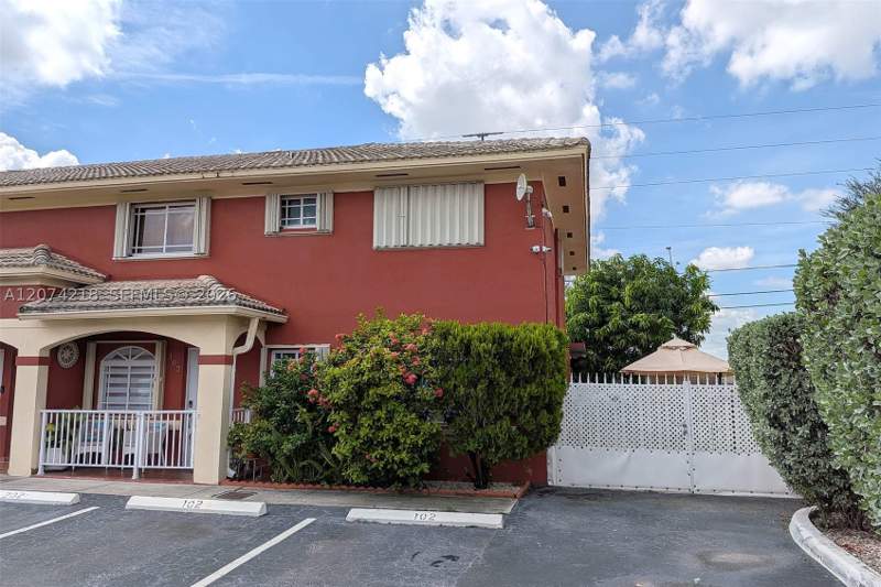 2 bedroom Condominium at 11005 W Okeechobee Rd 102, Garden Villas Condo I, Hialeah Gardens — photo 2