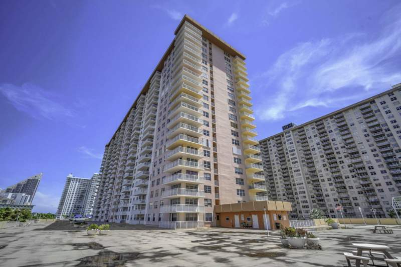 1 bedroom Condominium at 251 174th Street 714, Winston Towers 200, Sunny Isles Beach — photo 2