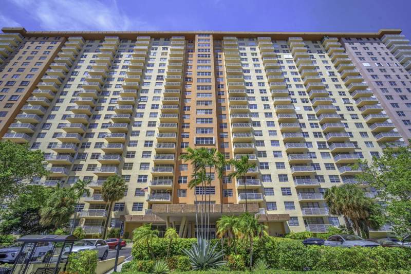 1 bedroom Condominium at 251 174th Street 714, Winston Towers 200, Sunny Isles Beach — photo 5