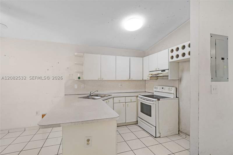 3 bedroom SingleFamilyResidence at 7627 W 34th Ct, Ponderosa Phase 4, Hialeah — photo 5
