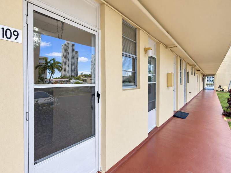 1 bedroom Condominium at 2999 Point East Drive C109, Point East One Condo-Bldg, Aventura — photo 4