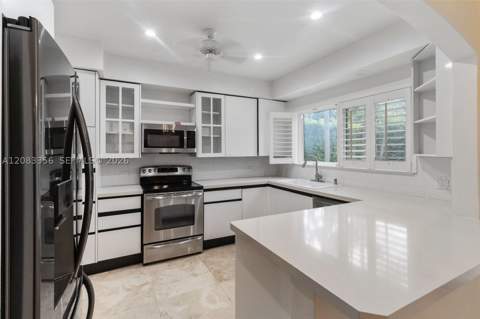 615 Santurce Ave, Coral Gables FL - photo 13 of 66