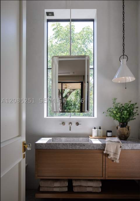 418 Castania Ave, Coral Gables FL - photo 18 of 35