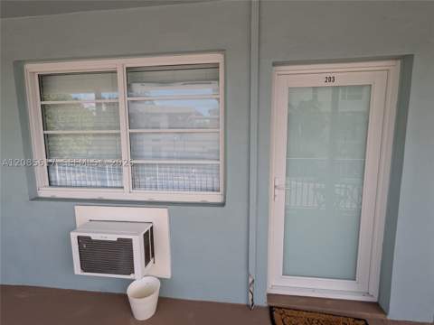158 Ocean Dr 203, Miami Beach FL - photo 9 of 13